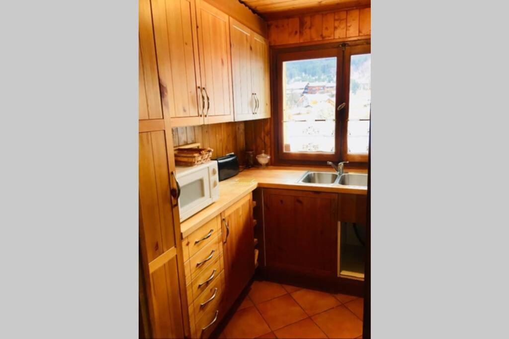 Charmant Appartement Dans Chalet Les Carroz d'Araches Exterior foto